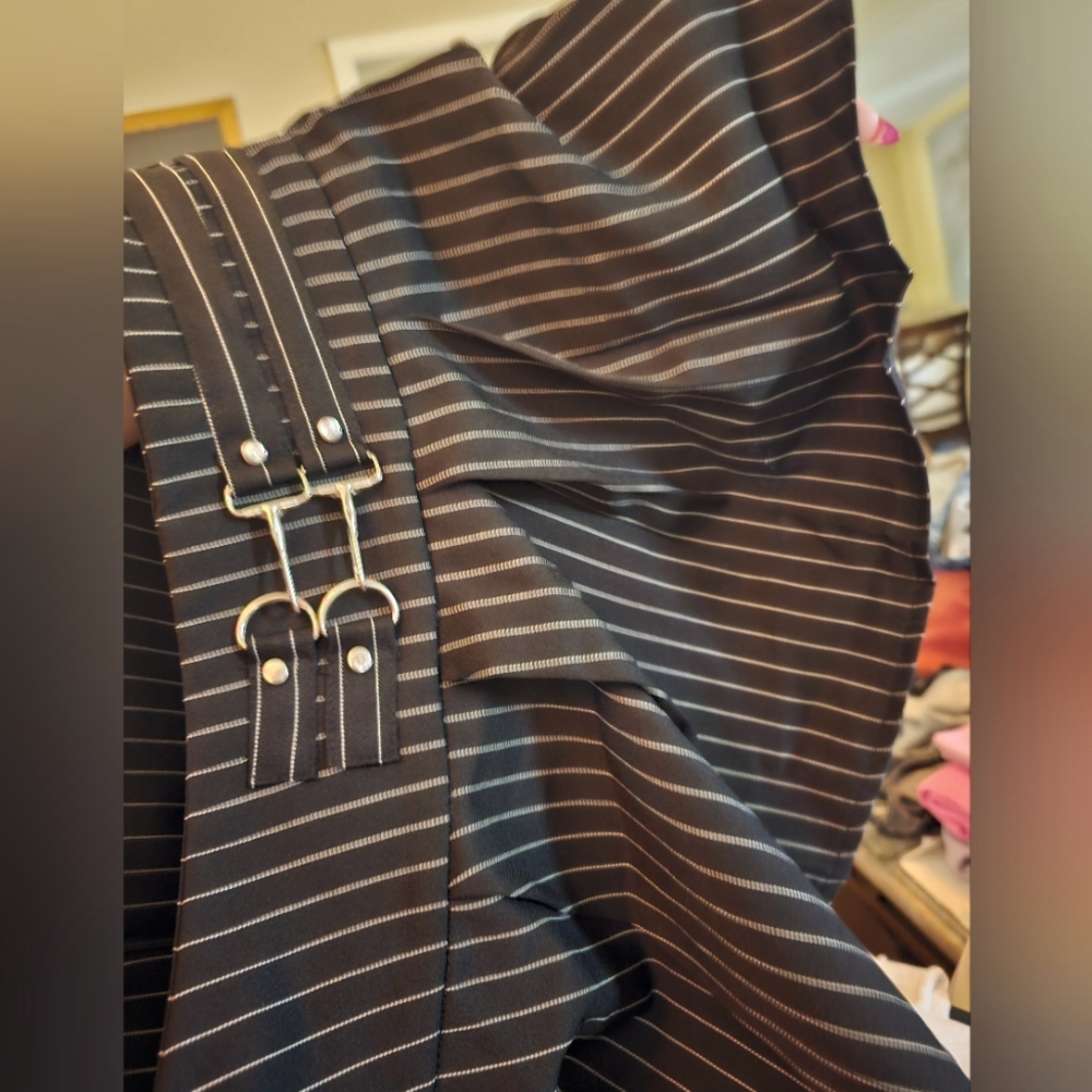 Short pinstripe SHEIN SIZE SMALL/U.S. 4 skirt!